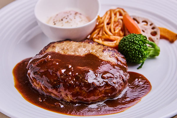 気まぐれパスタや和牛ステーキなどランチ・ディナーともに充実◎